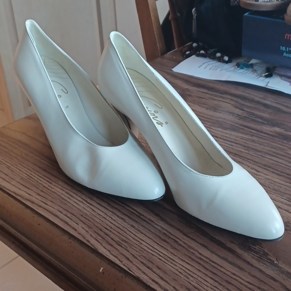 1960’s Evins Heeled Cream leather 9B (narrow) Pumps/Shoes